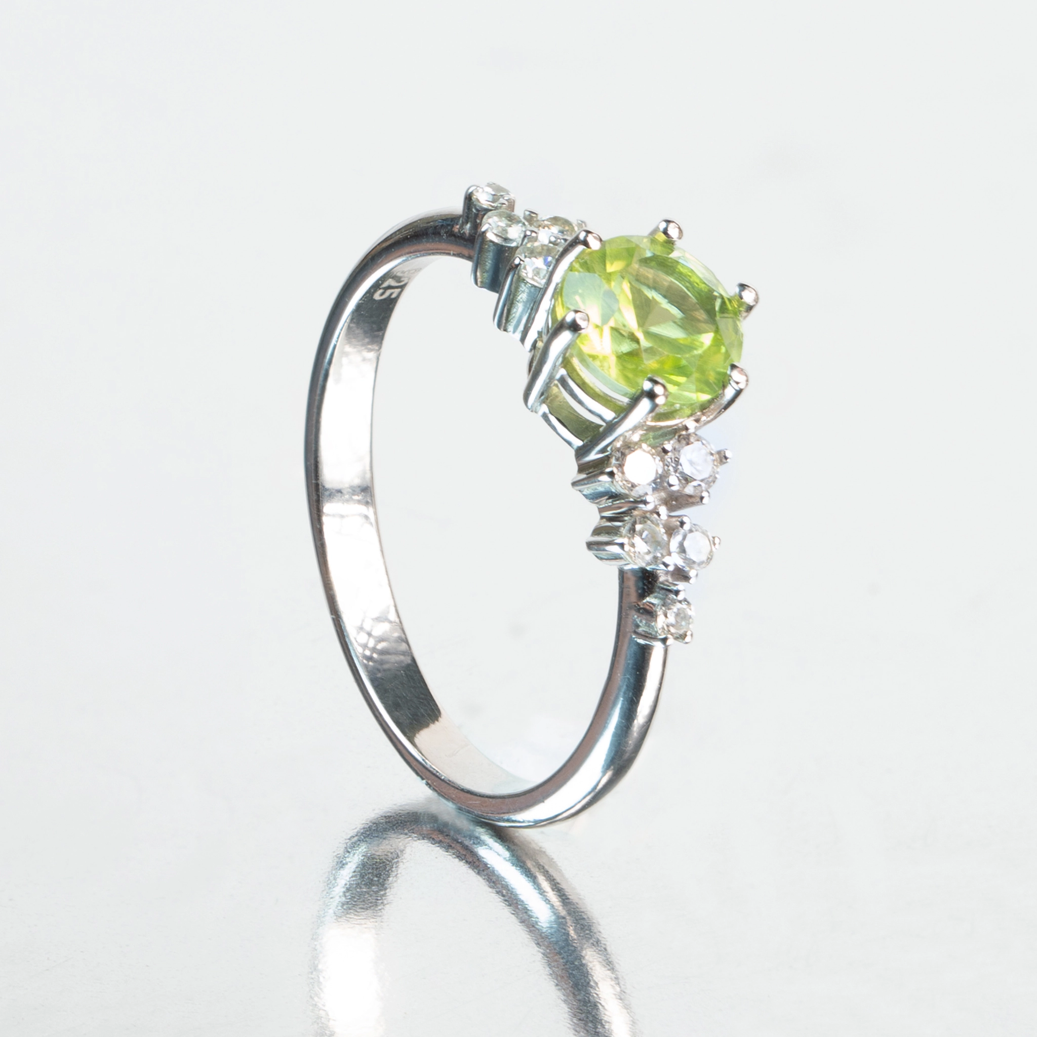 Nhẫn Peridot Thiên Nhiên SR02 — 1